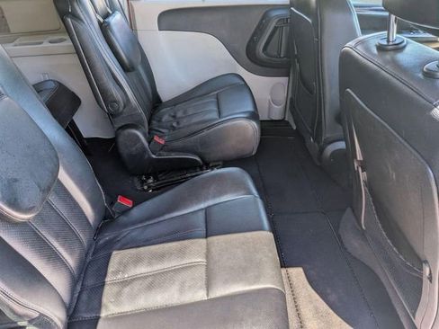 Used 2013 Chrysler Town & Country Touring-L w/ Driver Convenience Group FWD image 29
