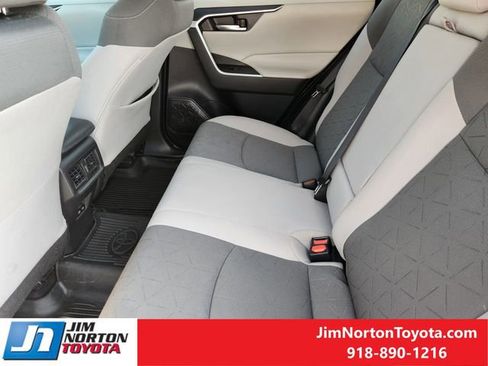 Used 2022 Toyota RAV4 XLE AWD/4WD image 30