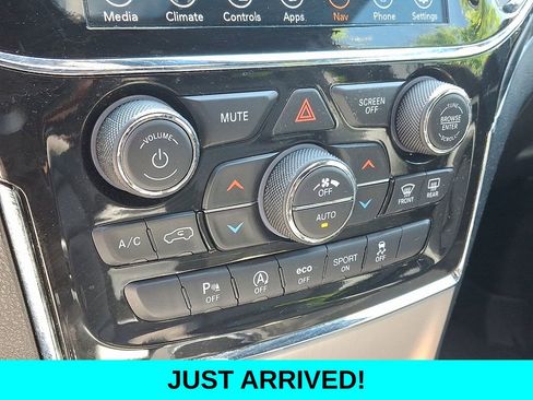 Used 2021 Jeep Grand Cherokee Limited AWD/4WD image 16