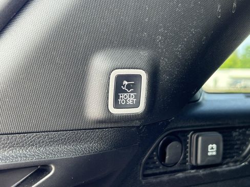 Used 2025 Jeep Grand Cherokee Limited AWD/4WD image 40