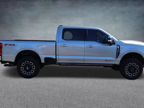 Used 2024 Ford F250 Platinum AWD/4WD image 2