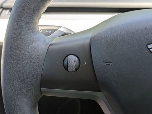 Used 2022 Tesla Model Y Performance AWD/4WD image 26