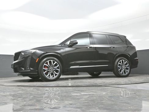 Certified 2025 Cadillac XT6 Sport w/ Platinum Package AWD/4WD image 23