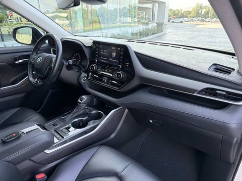 Used 2021 Toyota Highlander XLE FWD image 20