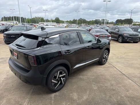 New 2026 Nissan Kicks SV image 4