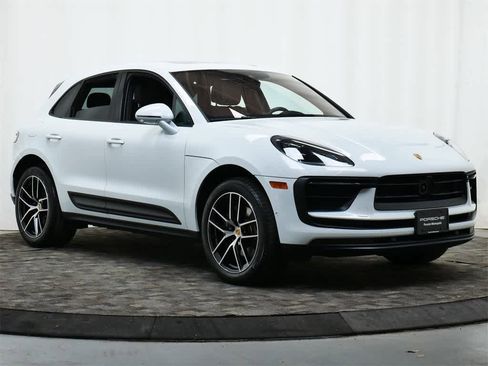 Used 2023 Porsche Macan Turbo image 9