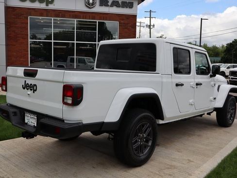 New 2025 Jeep Gladiator Sport image 35
