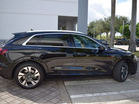 Used 2022 Audi e-tron Premium image 7