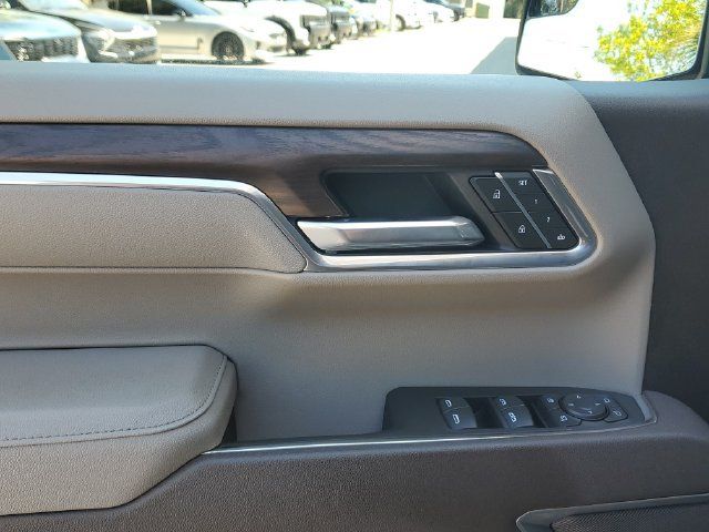 Used 2025 GMC Sierra 1500 SLT AWD/4WD image 19