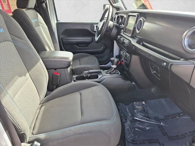 Used 2023 Jeep Wrangler Unlimited Rubicon 4xe w/ Cold Weather Group AWD/4WD image 29