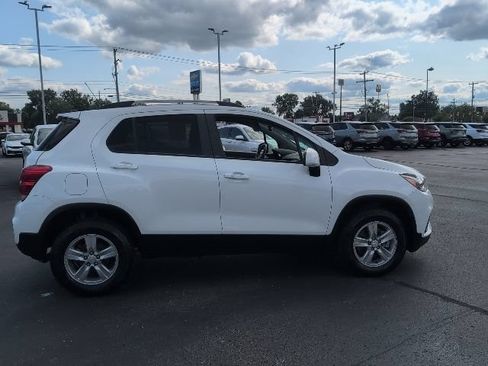 Used 2022 Chevrolet Trax LT w/ LT Convenience Package AWD/4WD image 8