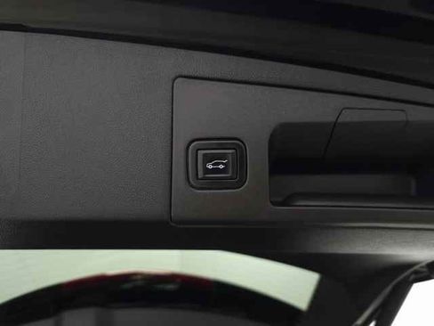 Certified 2022 Cadillac XT5 Sportv w/ Technology Package image 8