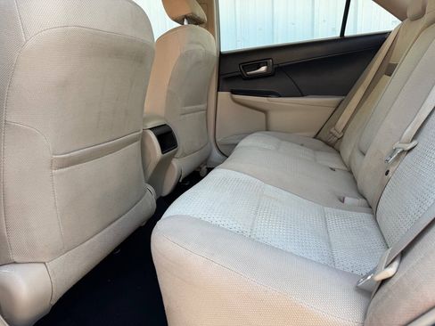 Used 2014 Toyota Camry LE FWD image 18