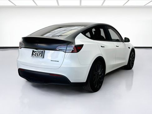 Used 2023 Tesla Model Y Performance AWD/4WD image 4