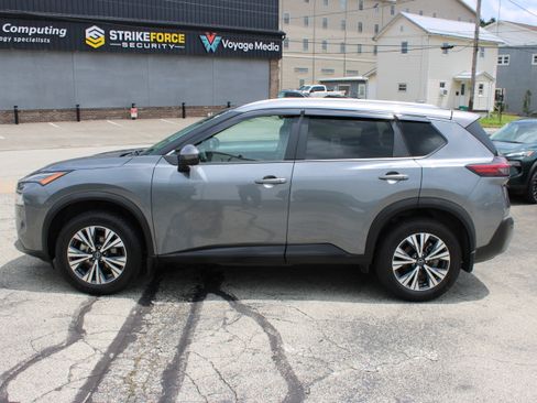 Certified 2022 Nissan Rogue SV w/ SV Premium Package AWD/4WD image 2