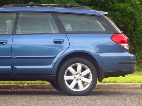 Used 2008 Subaru Outback 2.5i Limited L.L. Bean AWD/4WD image 24