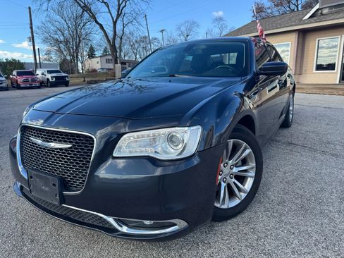 Used 2018 Chrysler 300 Touring w/ Driver Convenience Group image 29