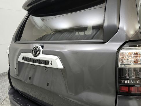 Used 2021 Toyota 4Runner Limited AWD/4WD image 32