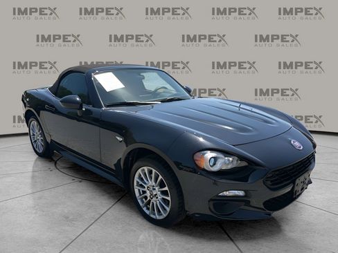 Used 2018 FIAT 124 Spider Classica w/ Technology & Siriusxm Group RWD image 8