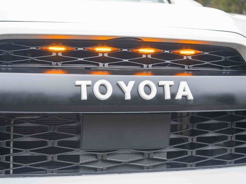 Used 2021 Toyota 4Runner SR5 Premium w/ Moonroof Package AWD/4WD image 11