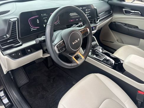 Used 2024 Kia Sportage EX image 19