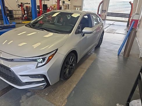 Used 2025 Toyota Corolla SE FWD image 2