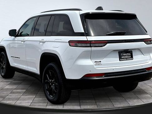 Used 2025 Jeep Grand Cherokee Altitude AWD/4WD image 5