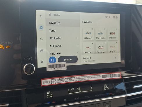 Used 2025 Toyota Sienna LE FWD image 17