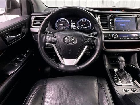 Used 2019 Toyota Highlander Limited Platinum image 5