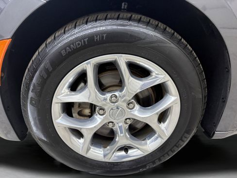 Used 2019 Chrysler Pacifica Limited image 7