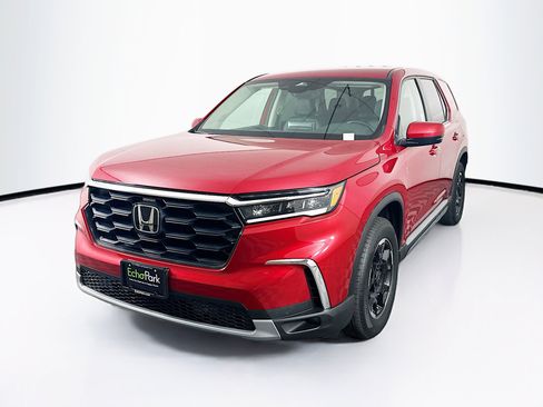 Used 2025 Honda Pilot EX-L image 3
