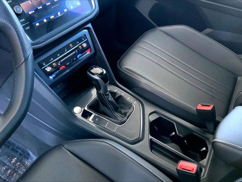 Used 2022 Volkswagen Tiguan SE R-Line image 16
