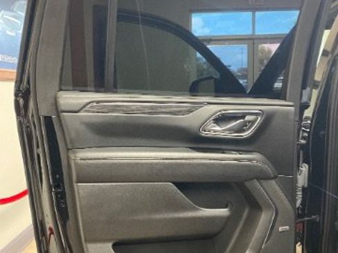 Used 2023 GMC Yukon XL SLT AWD/4WD image 7