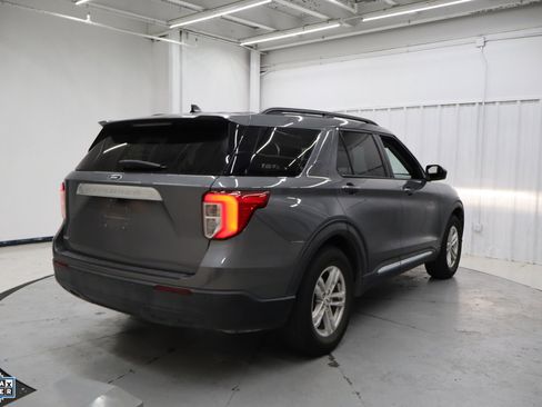 Used 2021 Ford Explorer XLT image 4