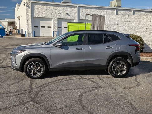 Certified 2025 Chevrolet Trax LT w/ LT Convenience Package image 6