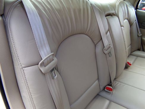 Used 2001 Lincoln Continental image 45