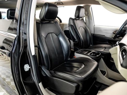 Used 2020 Chrysler Voyager Lxi image 33