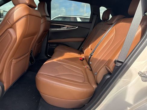 Used 2023 Lincoln Nautilus Reserve image 9