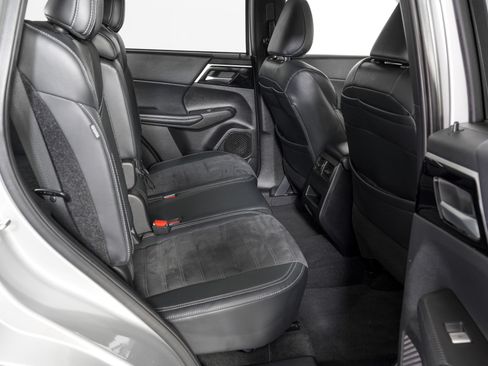 Used 2023 Mitsubishi Outlander SE FWD image 10