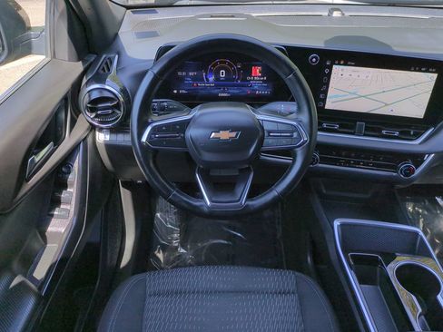 Used 2025 Chevrolet Equinox LT FWD image 16