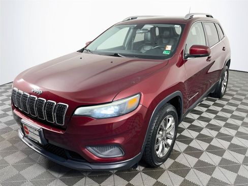 Used 2019 Jeep Cherokee Latitude Plus w/ Cold Weather Group FWD image 3