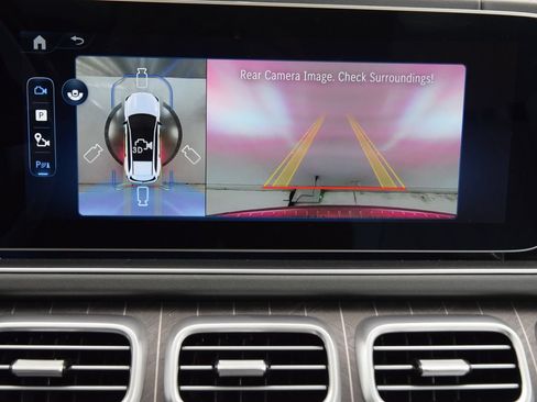 Used 2026 Mercedes-Benz Maybach GLS 600 4MATIC image 34