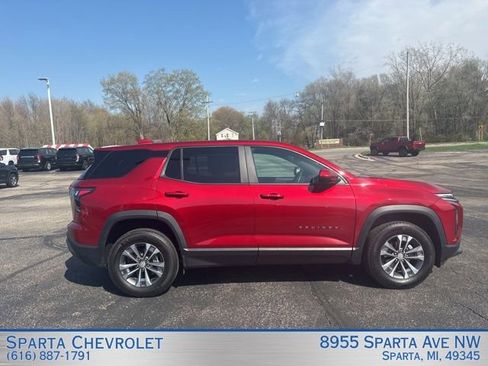 Used 2025 Chevrolet Equinox LT image 2