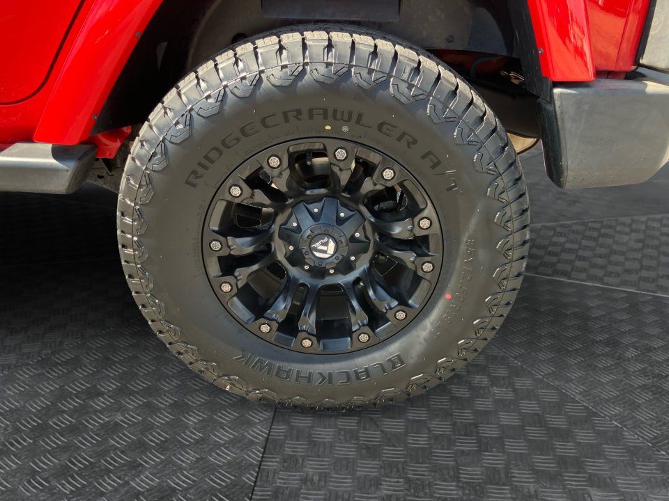 Used 2016 Jeep Wrangler Unlimited Sahara w/ Connectivity Group AWD/4WD image 26