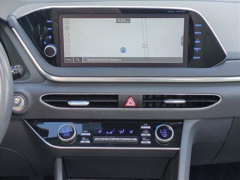 Certified 2023 Hyundai Sonata SEL w/ Convenience Package FWD image 19