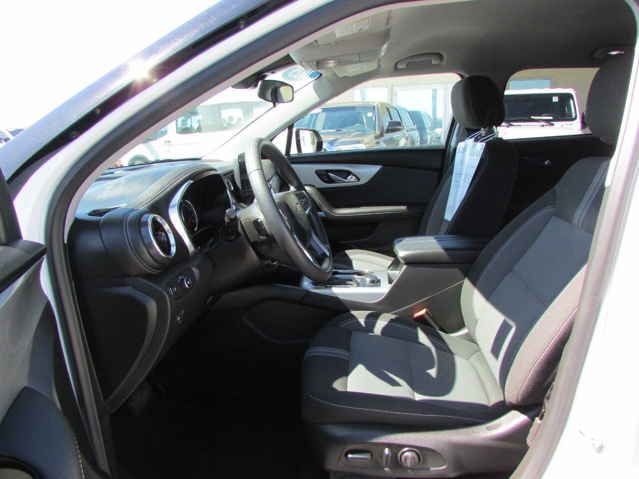 Used 2025 Chevrolet Blazer LT FWD image 14
