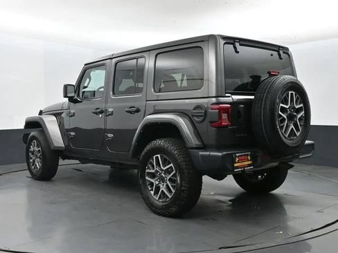 Used 2025 Jeep Wrangler Unlimited Sahara AWD/4WD image 9