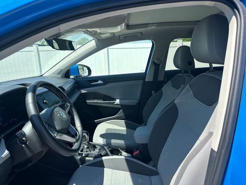 Used 2024 Volkswagen Taos SE w/ Panoramic Sunroof Package AWD/4WD image 43