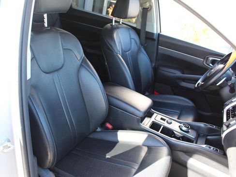 Certified 2023 Kia Sorento EX image 16