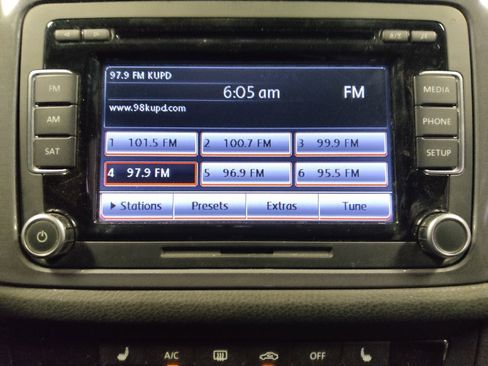 Used 2015 Volkswagen Tiguan SE FWD image 25